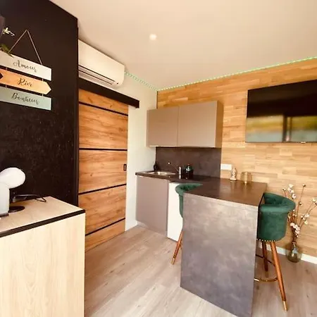 Le Du Bonheur Avec Jacuzzi Privatif Nyaraló *