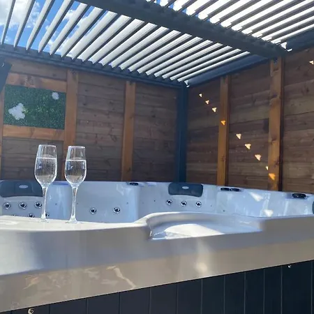 Le Du Bonheur Avec Jacuzzi Privatif