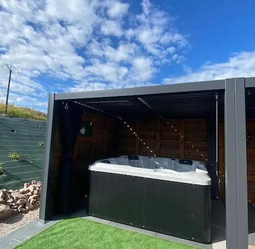 Semesterbostad Le Du Bonheur Avec Jacuzzi Privatif Urimenil