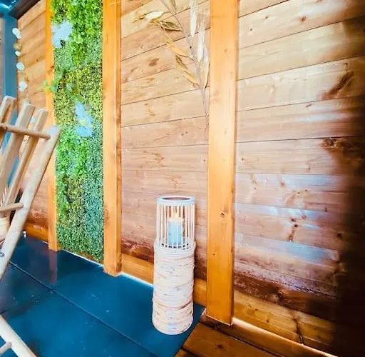 Semesterbostad Le Du Bonheur Avec Jacuzzi Privatif Urimenil