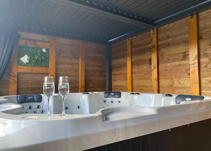 Semesterbostad Le Du Bonheur Avec Jacuzzi Privatif Urimenil