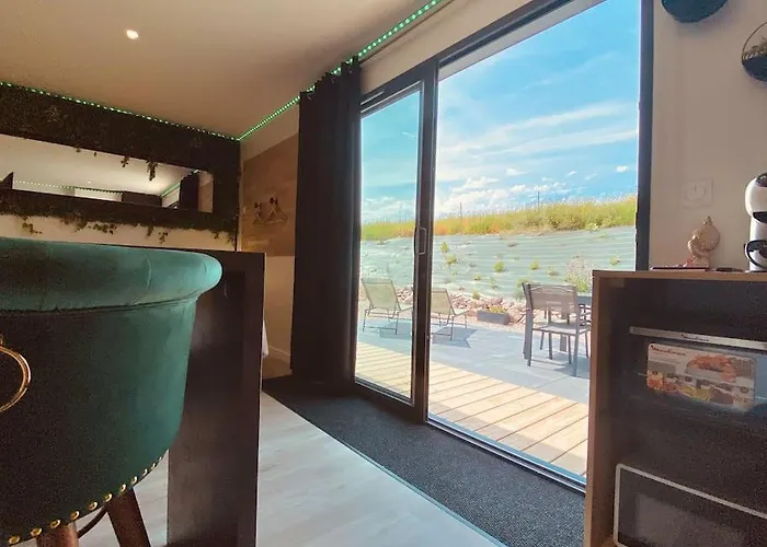 Semesterbostad Le Du Bonheur Avec Jacuzzi Privatif Urimenil